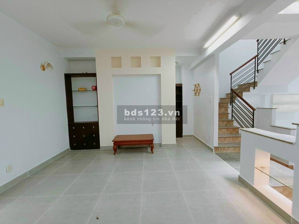 Bán nhà số 5, khu Tân Quy Đông, phường Tân Phong, Quận 7, DT 90m², 1 trệt 2 lầu