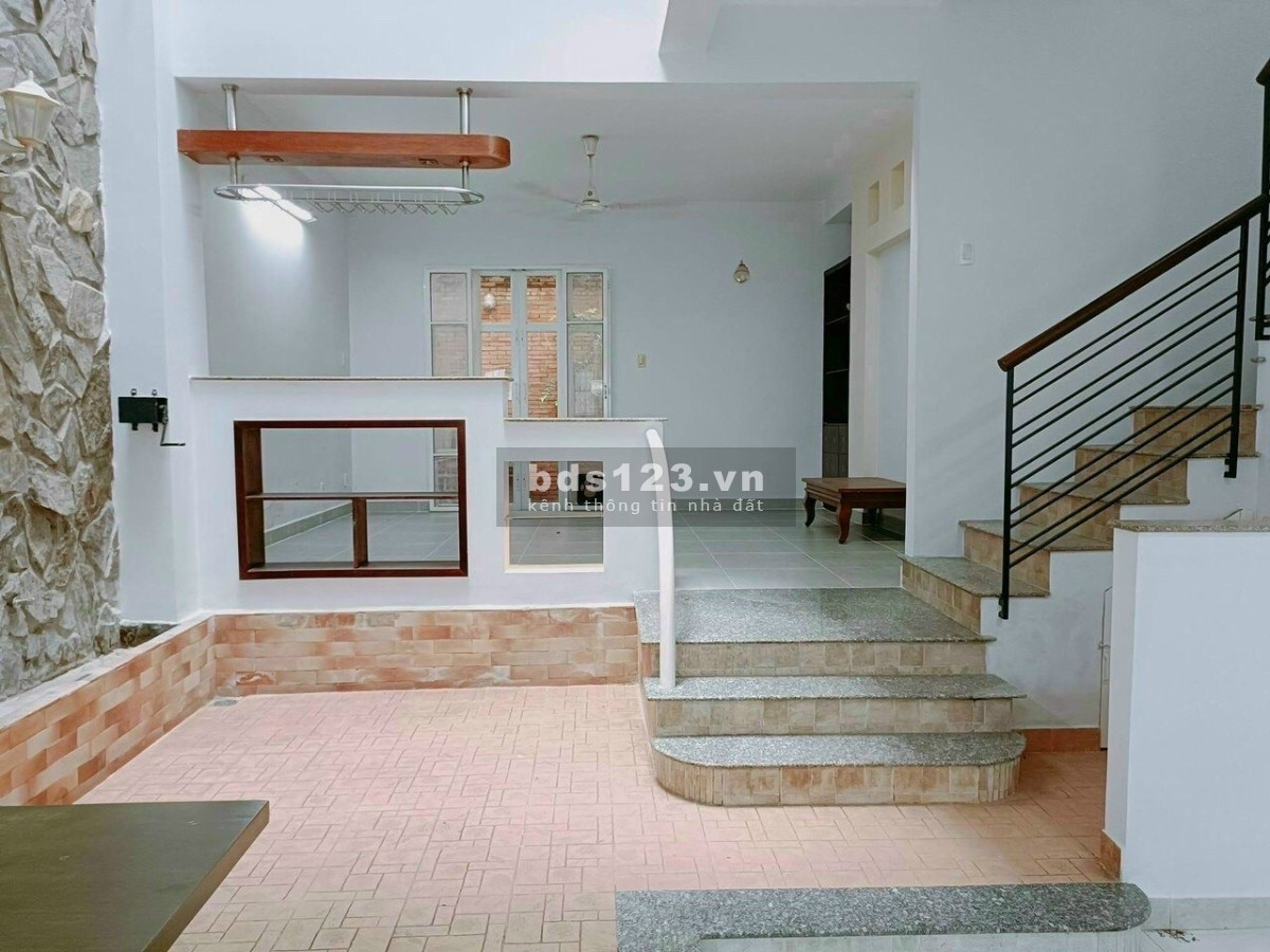 Bán nhà số 5, khu Tân Quy Đông, phường Tân Phong, Quận 7, DT 90m², 1 trệt 2 lầu