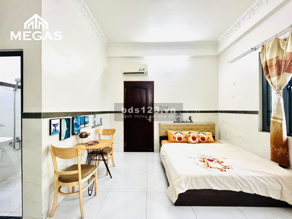 Căn hộ cao cấp mới 100% full nội thất rộng 35m2 cửa sổ lớn ngay công viên phần mềm Quang Trung