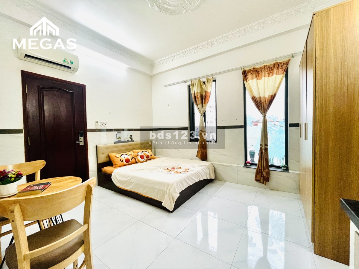 Căn hộ cao cấp mới 100% full nội thất rộng 35m2 cửa sổ lớn ngay công viên phần mềm Quang Trung