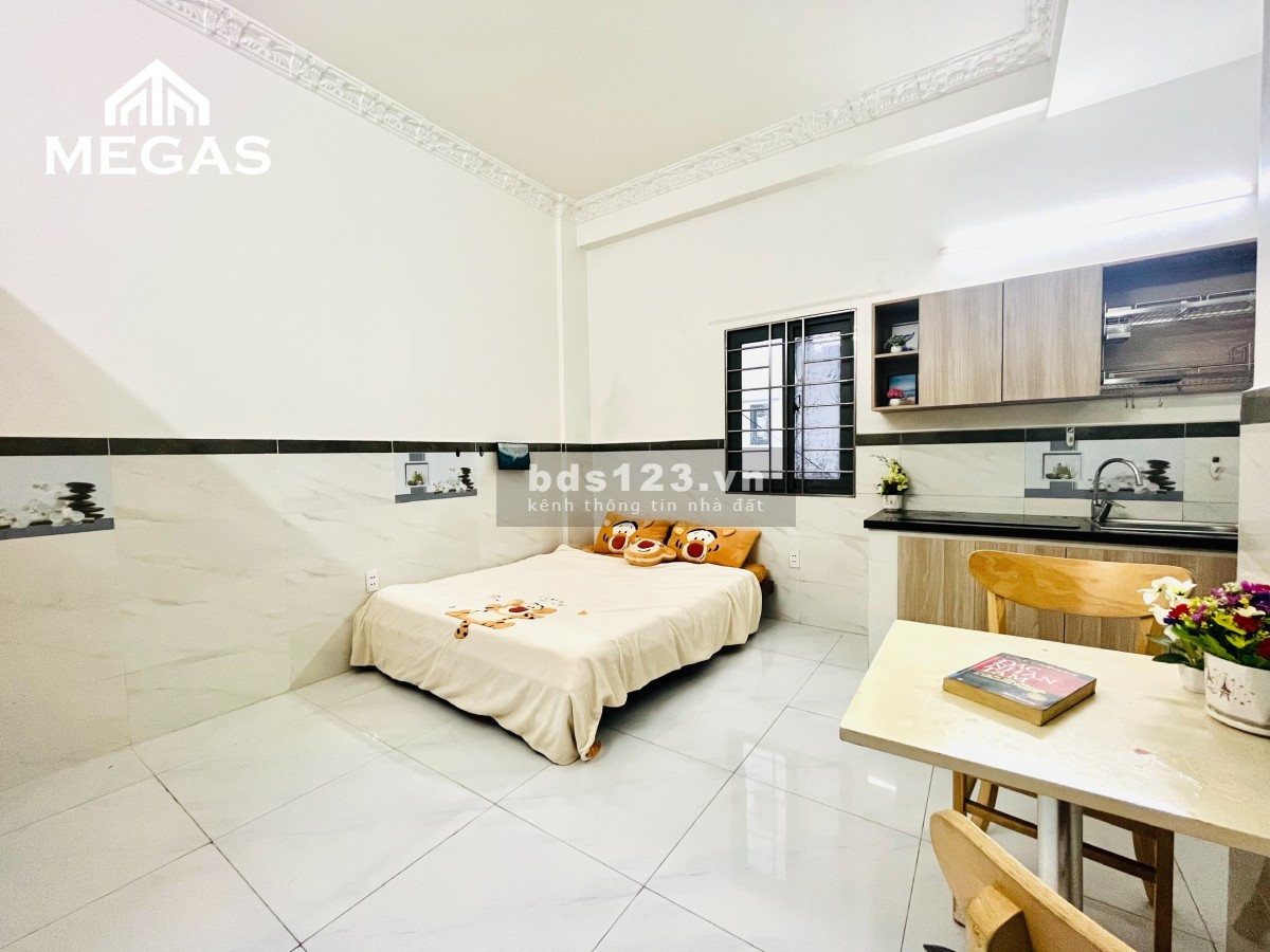 Căn hộ cao cấp mới 100% full nội thất rộng 35m2 cửa sổ lớn ngay công viên phần mềm Quang Trung