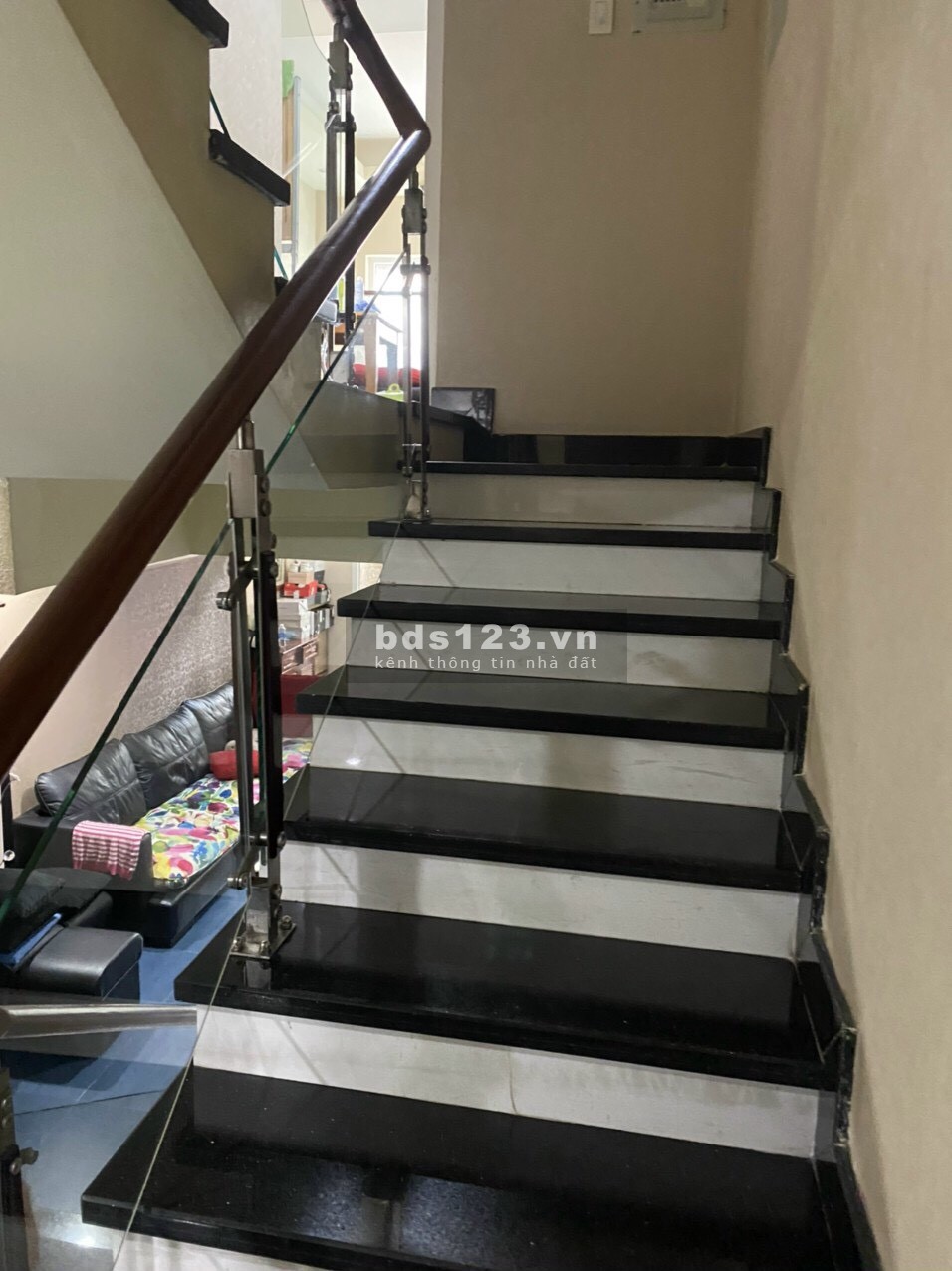 Cần cho thuê mặt bằng nguyên căn khu vực ngã tư Hàng Xanh, giá tốt, khu an ninh