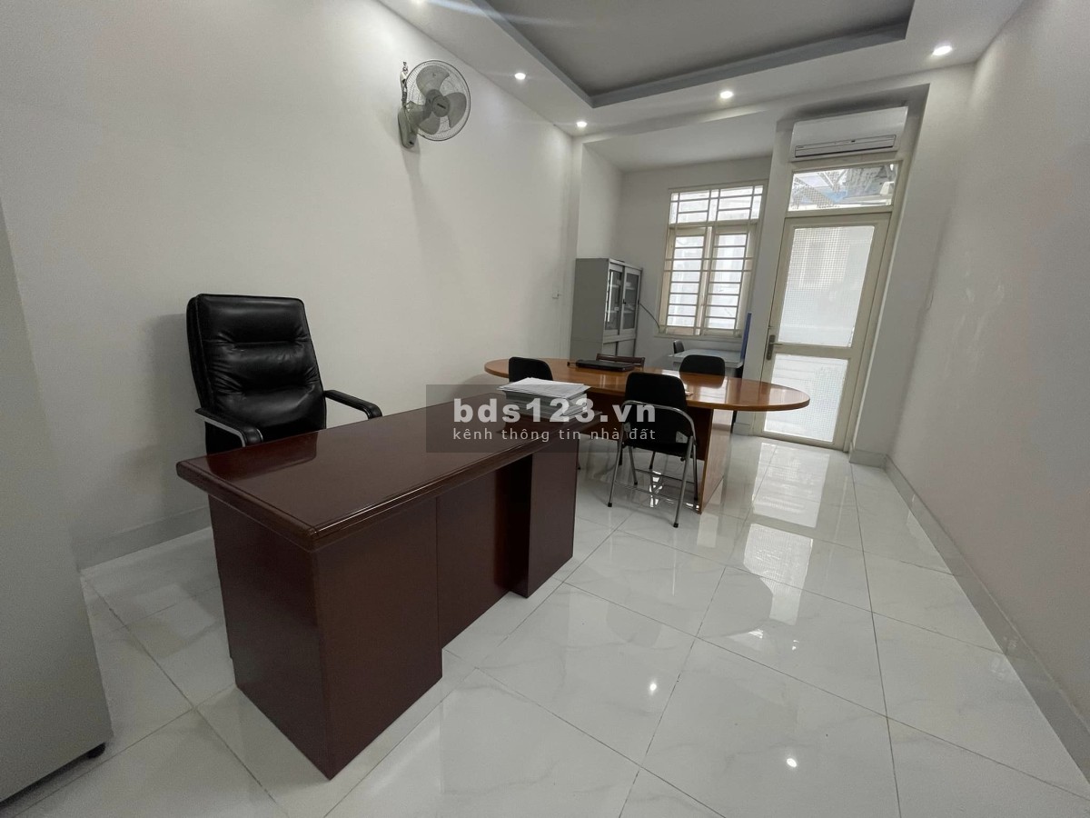 Bán gấp nhà Thiên Phước, Tân Bình, DT 70m² x 3 tầng, Hẻm xe tải tránh