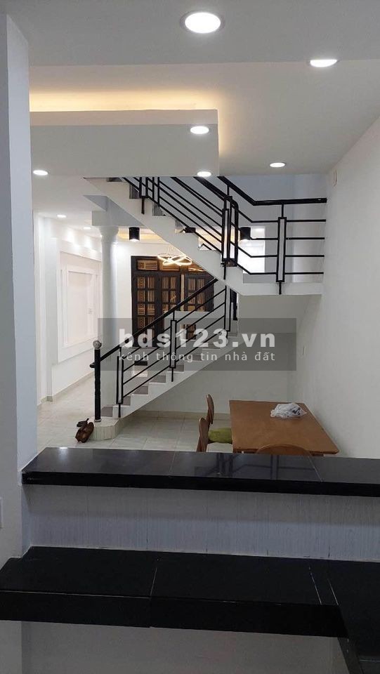 Hẻm ô tô né nhau. Gần Ngã Tư Lê Trọng Tấn Nguyễn Thị Tú