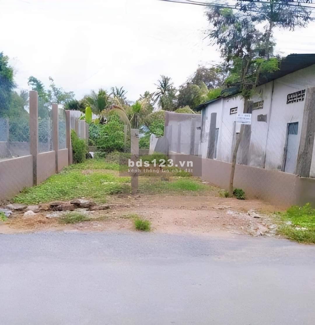 Kẹt tiền thua cá độ, chủ thanh lí gấp 2lo Bến Cát 150m2 giá hơn 500tr