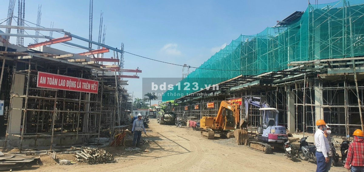Bán lô đất đối diện trung tâm hành chính 5x20m mặt tiền 25m