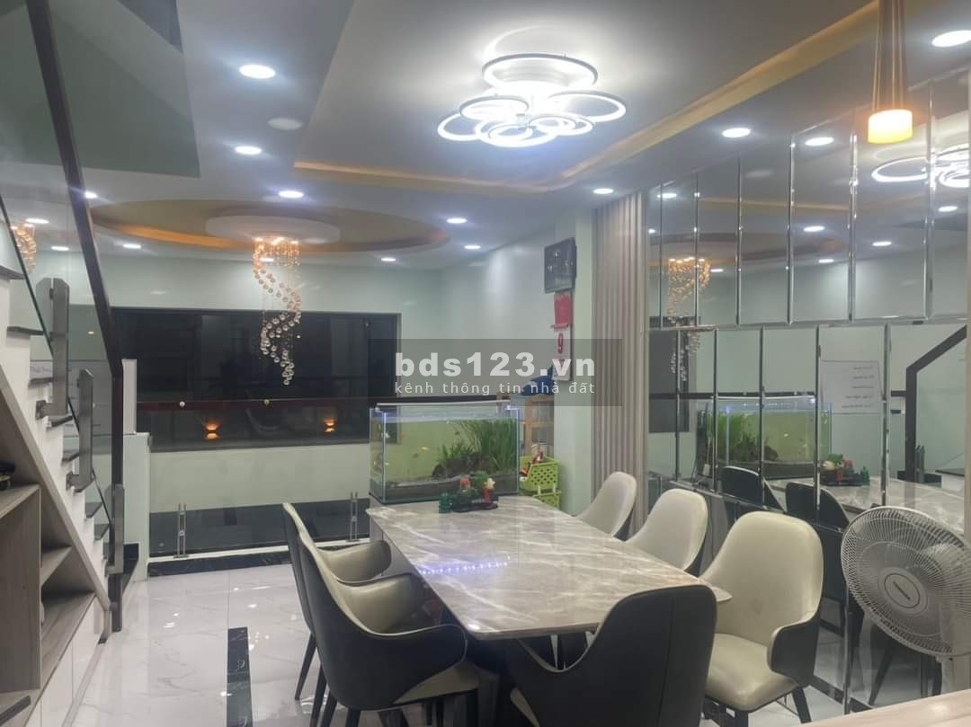 Nhà chính chủ, full nội thất, xe trong nhà giá tốt khu an ninh