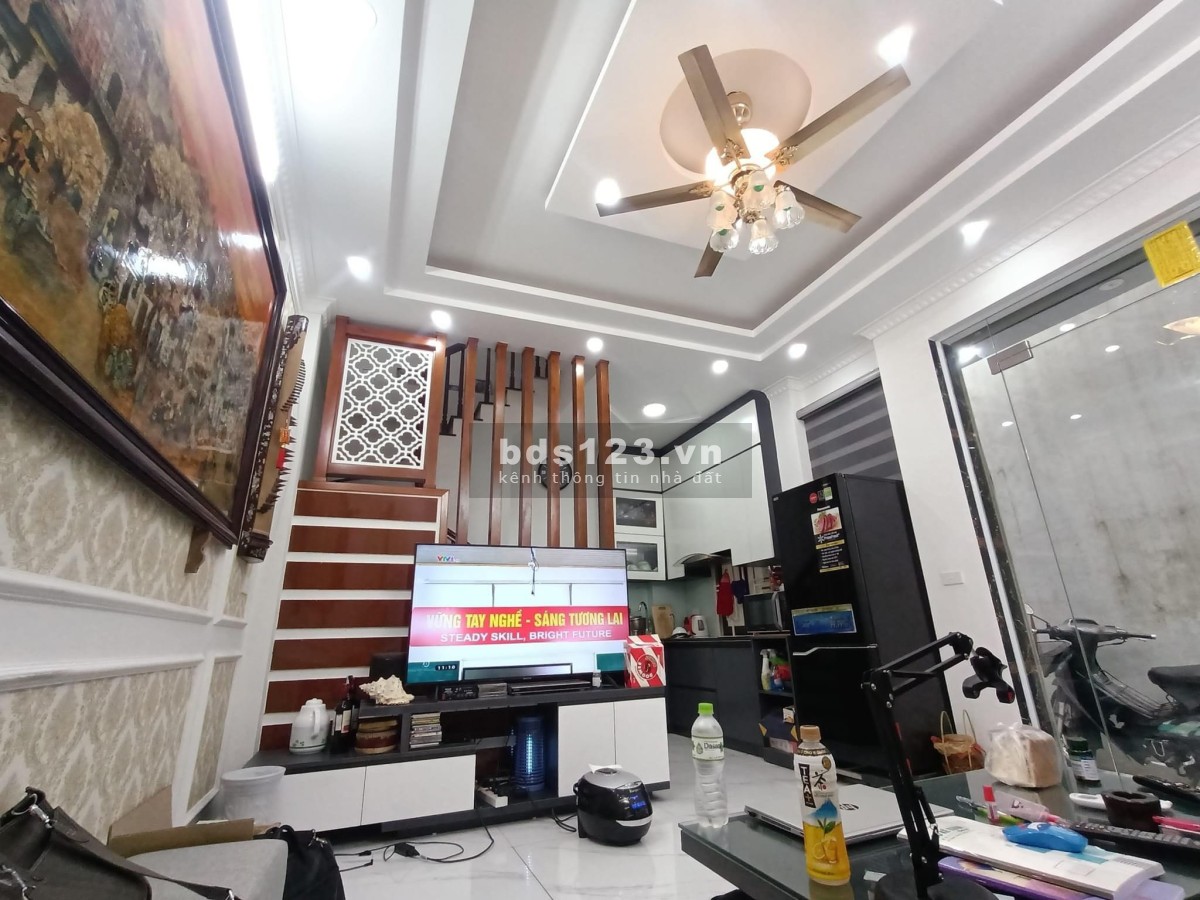 Bán nhà Ngọc Thụy, DT 34m² x 5 tầng, ngõ ô tô tải đỗ, giá 3,25 tỷ đồng