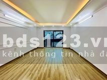 Nhỉnh 3 tỷ vừa kinh doanh được vừa 2 ô tô tránh bán nhà Tây Hồ