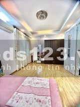 Nhỉnh 3 tỷ vừa kinh doanh được vừa 2 ô tô tránh bán nhà Tây Hồ