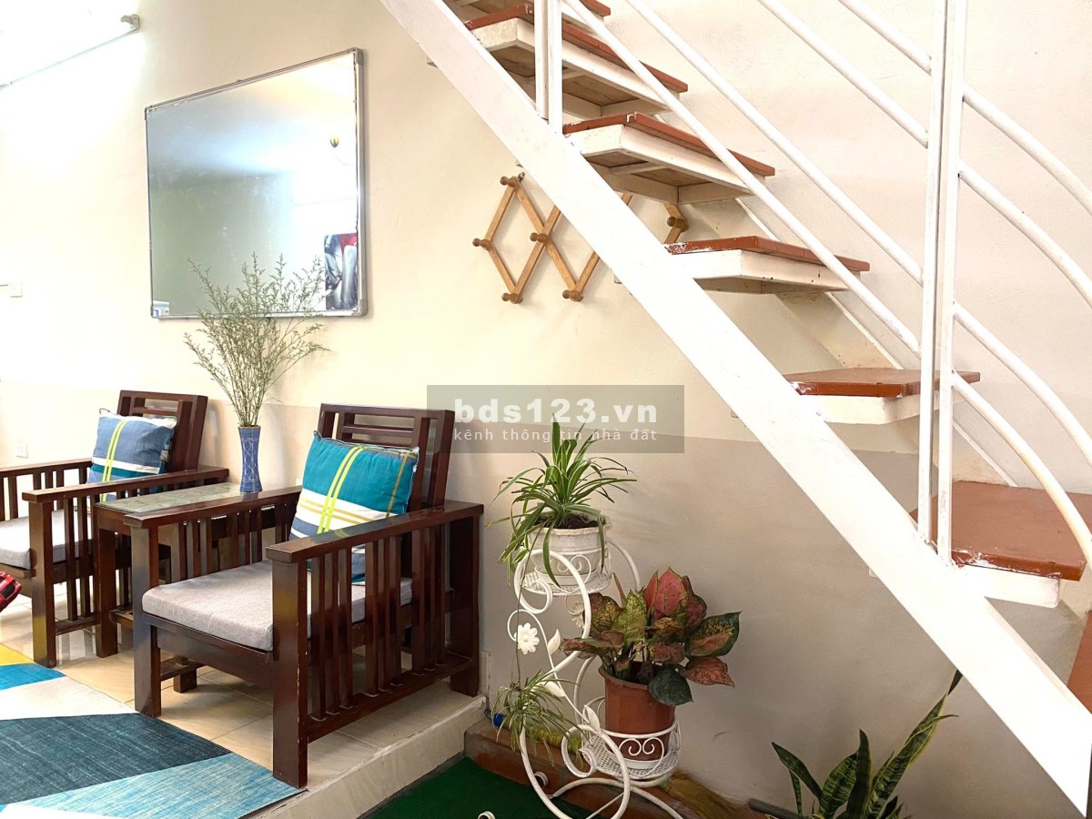 Cho thuê nhà 35m2, căn góc 2 tầng, full đồ, nhà mới ở luôn tại Xuân La. LHcc 0988823826