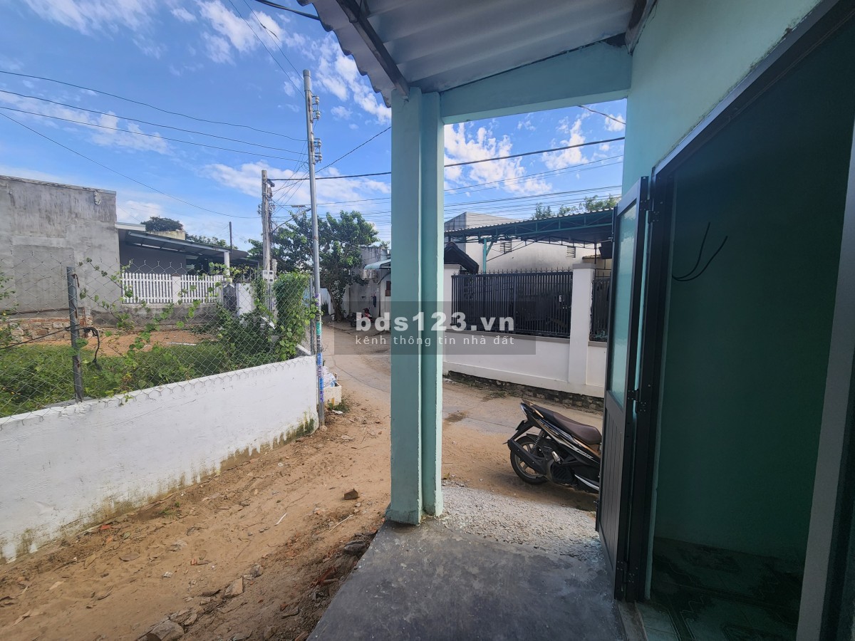 Bán nhà nguyên căn rộng 65m² giấy tờ tay
