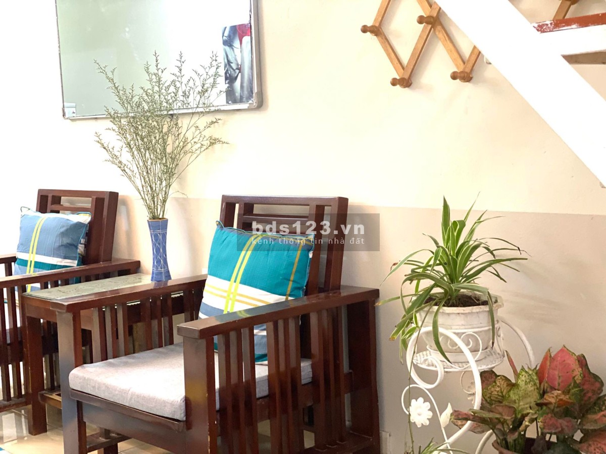 Cho thuê nhà 35m2, căn góc 2 tầng, full đồ, nhà mới ở luôn tại Xuân La. LHcc 0988823826