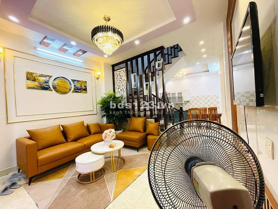 Cần bán nhà phố Ngọc Trì Long Biên liên hệ 0966952886