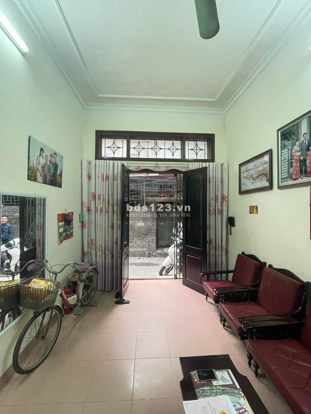Bán căn nhà ở phố Bát Khối Quận Long Biên, giá tốt, lh 0966952886