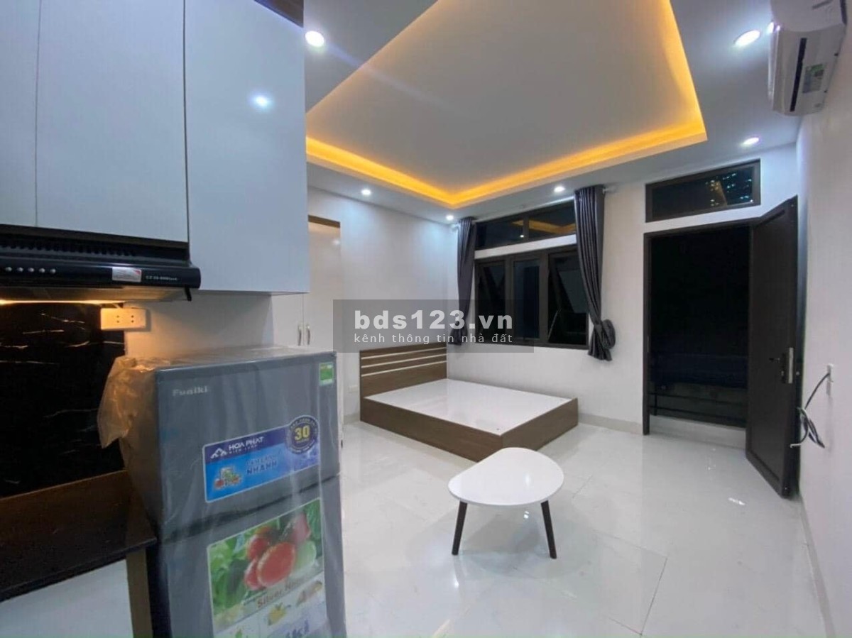 Bán nhà Hoàng Quốc Việt, nhà 5 tầng chủ tự xây chắc chắn, an ninh tốt, 30 m2, 2,x tỷ