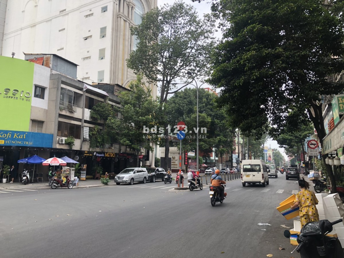 Hot Bán nhà cực đẹp mặt tiền Cách Mạng Tháng 8, P11, Q3. 2 xe hơi chạy chỉ hơn 22 tỷ