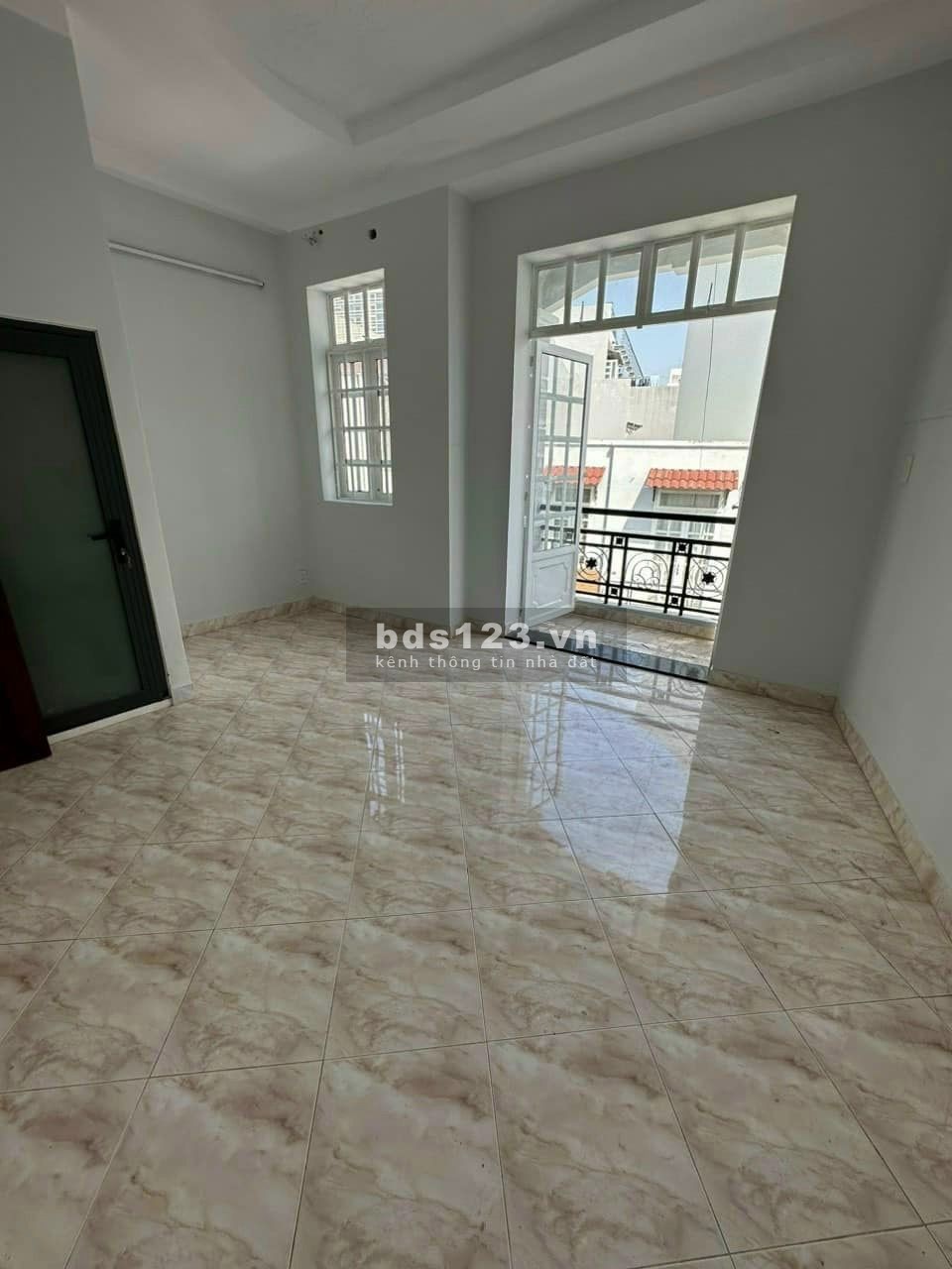 Bán nhà HXH thông ra Hoàng Hoa Thám, mặt tiền nở hậu, vị trí đắc địa, giá chỉ 8,5 tỷ