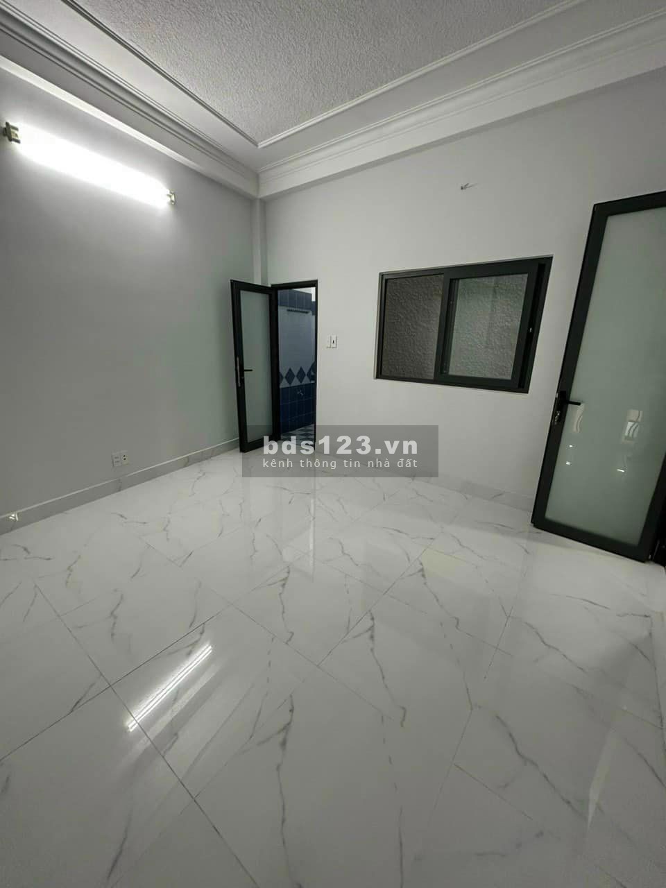 Bán nhà HXH thông ra Hoàng Hoa Thám, mặt tiền nở hậu, vị trí đắc địa, giá chỉ 8,5 tỷ