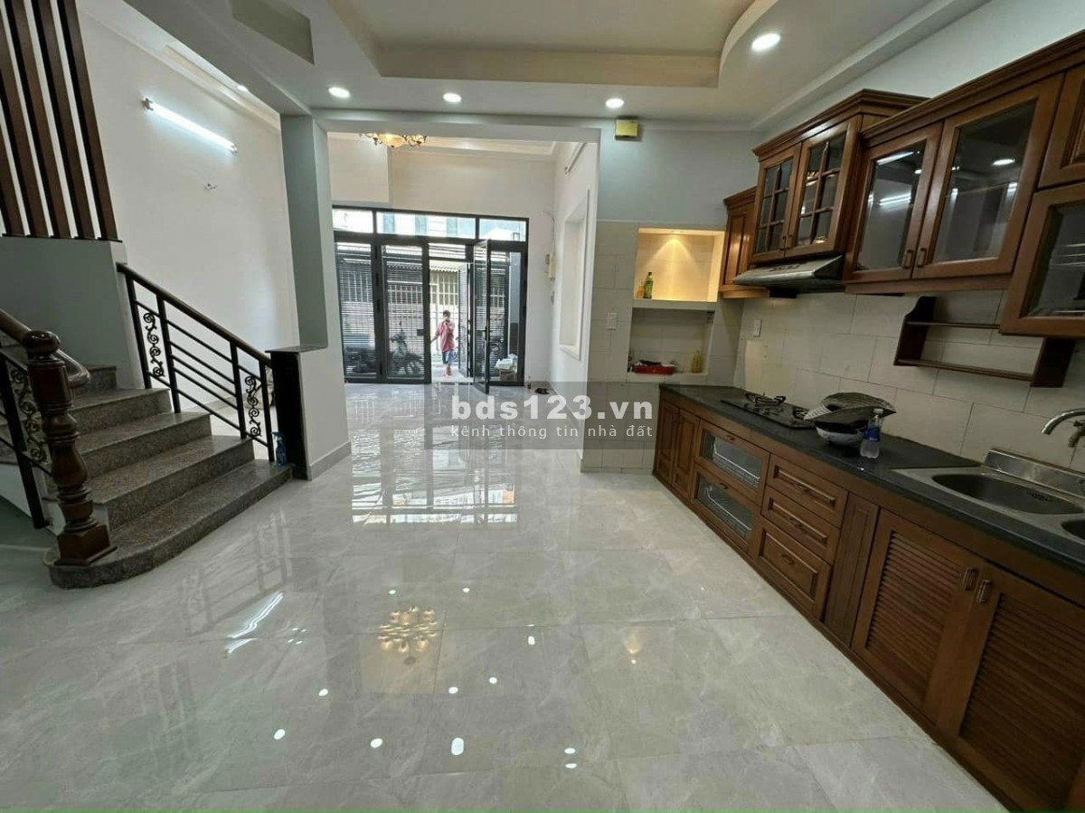 Bán nhà HXH thông ra Hoàng Hoa Thám, mặt tiền nở hậu, vị trí đắc địa, giá chỉ 8,5 tỷ