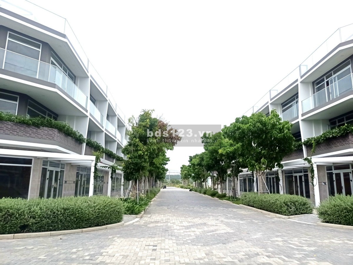 Chủ cần tiền trả nợ kèo bóng bán gấp nhà phố 2 mặt tiền