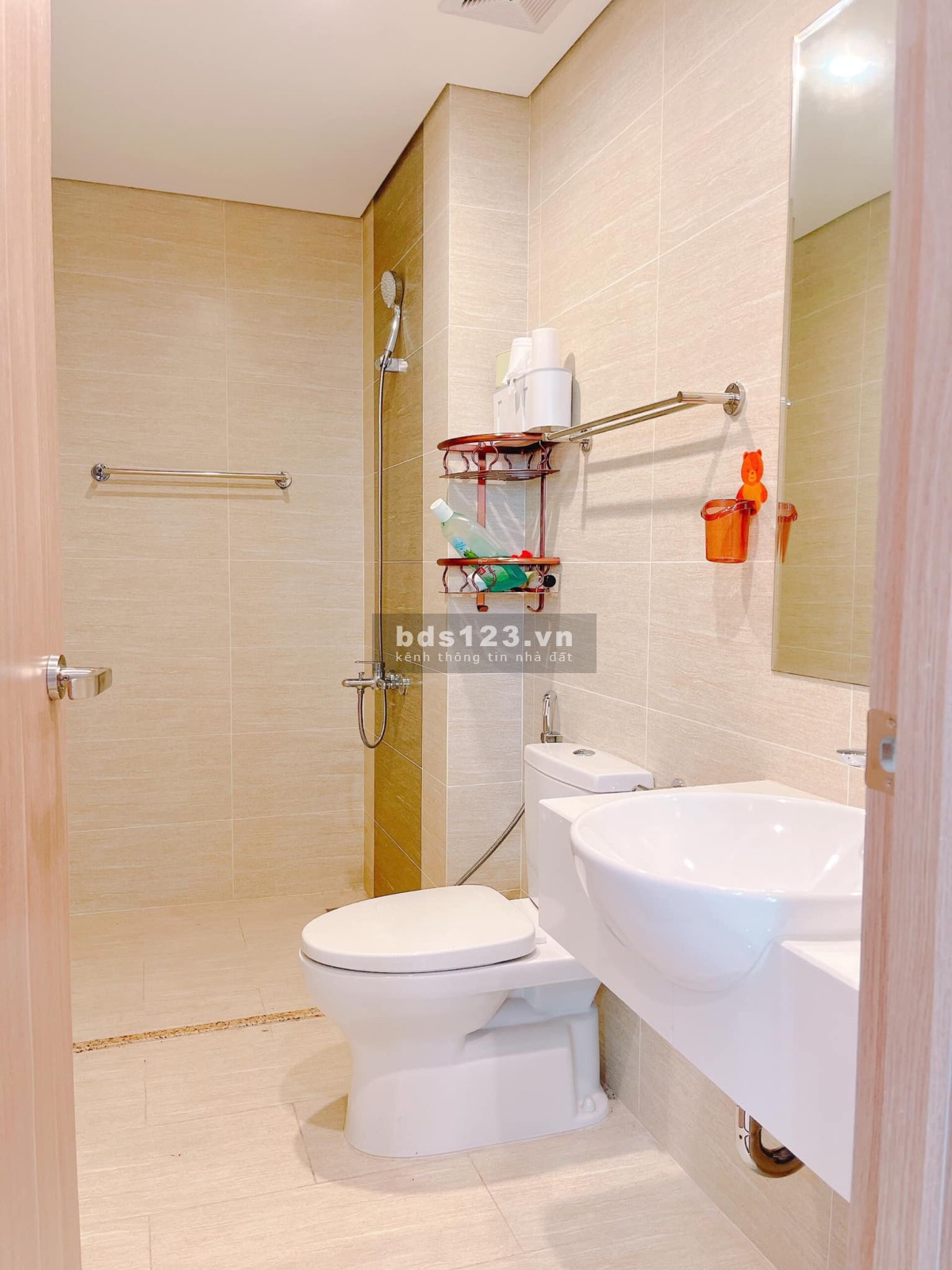 Cần tiền bán gấp căn 2pn 1wc view thoáng giá 1.490 tỷ Vinhomes Gia Lâm, lh 0976.366.513