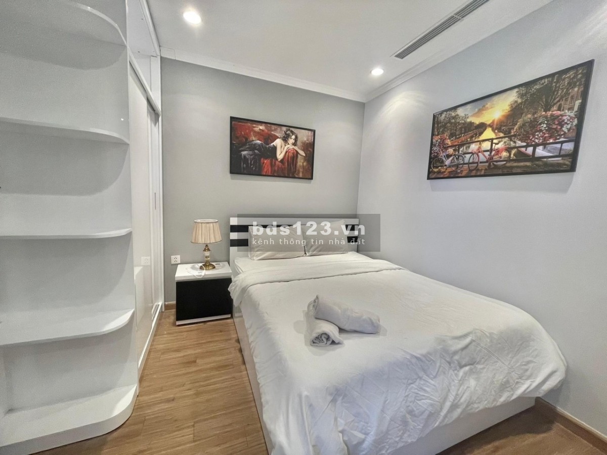 Cần tiền bán gấp căn 2pn 1wc view thoáng giá 1.490 tỷ Vinhomes Gia Lâm, lh 0976.366.513