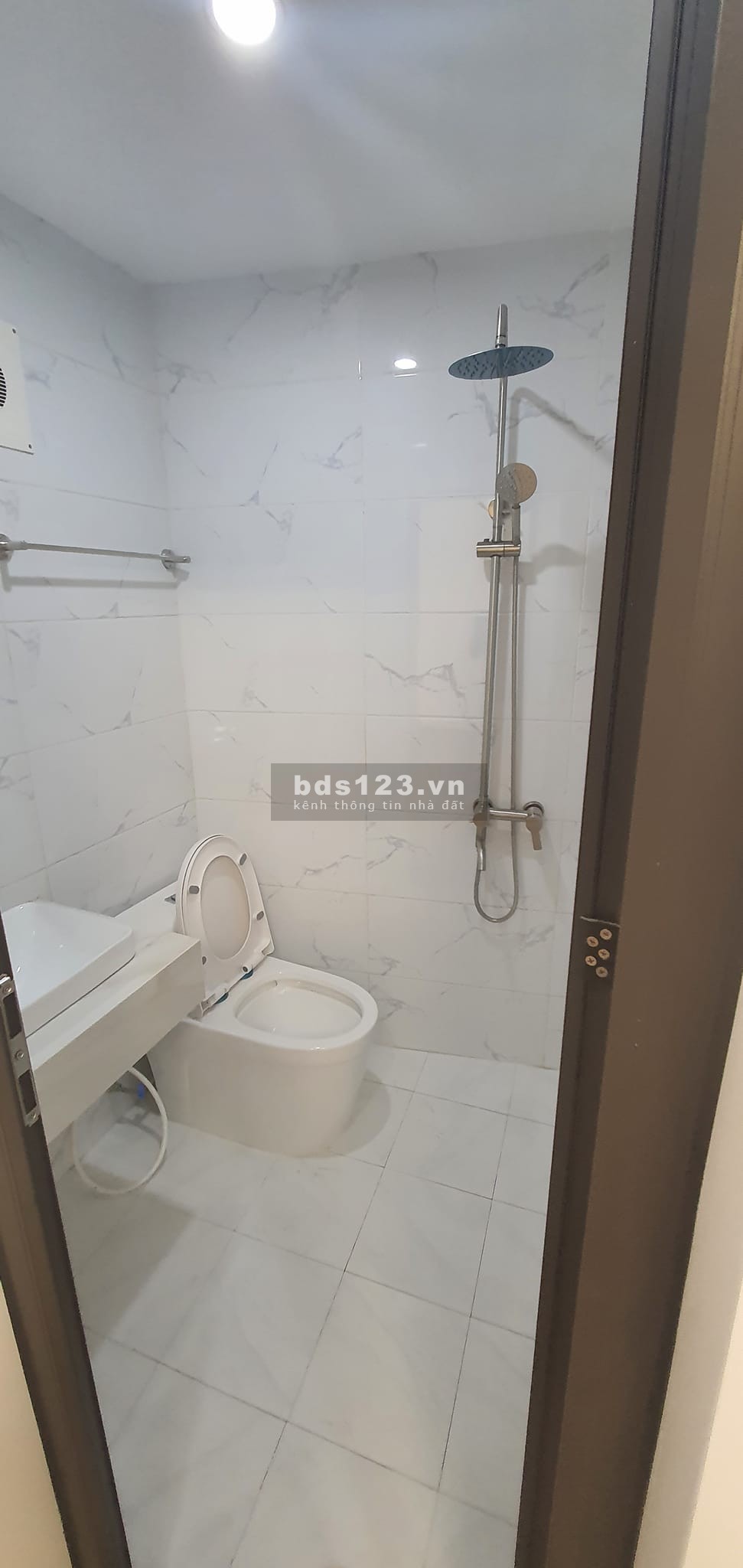 Bán nhà Xuân La Đón tết nhà đẹp mới kính koong ô to 4 chỗ đỗ cổng 56m giá 4,7 tỷ