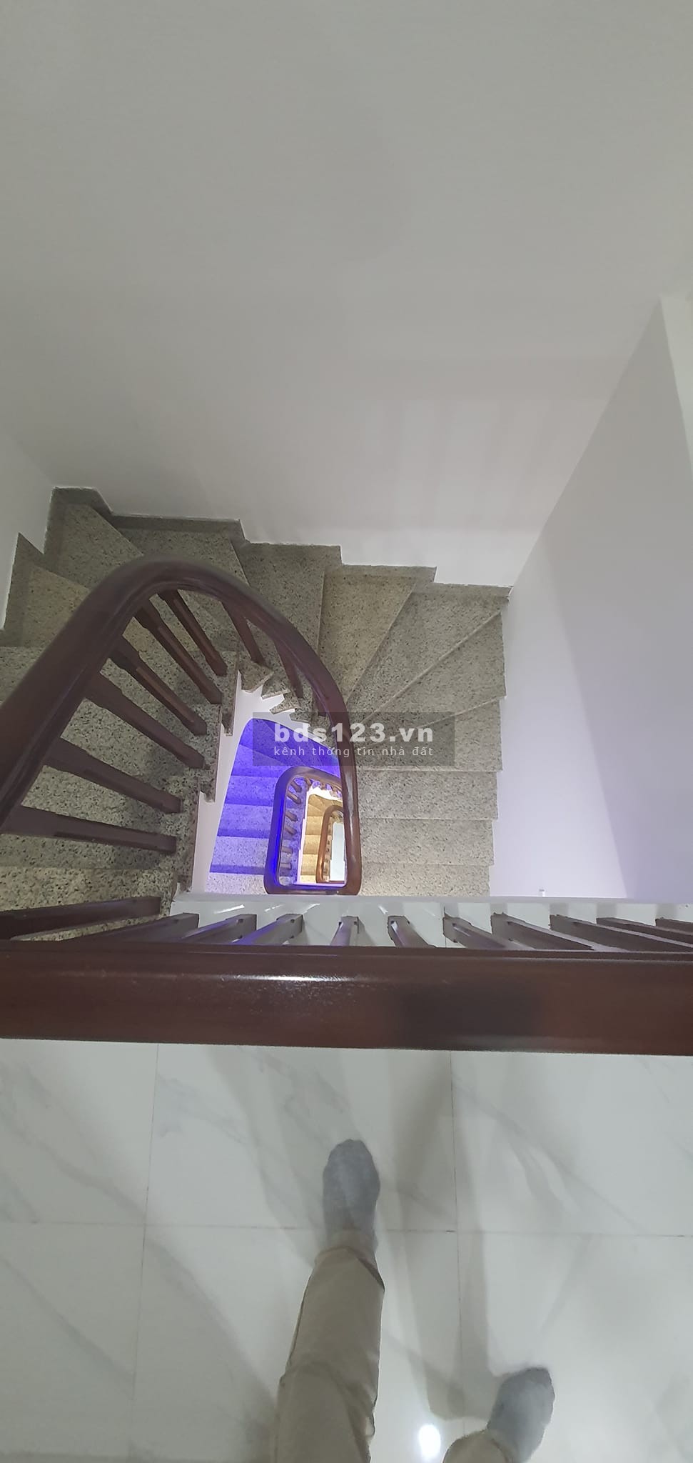 Bán nhà Xuân La Đón tết nhà đẹp mới kính koong ô to 4 chỗ đỗ cổng 56m giá 4,7 tỷ
