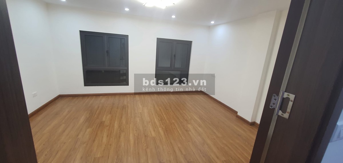 Bán nhà Xuân La Đón tết nhà đẹp mới kính koong ô to 4 chỗ đỗ cổng 56m giá 4,7 tỷ