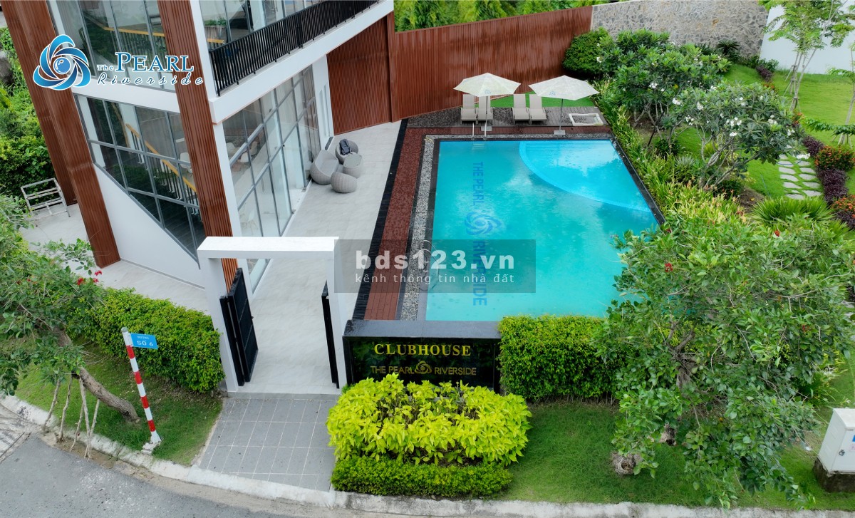 Bán căn nhà phố Bến Lức, 1 Trệt 2 Lầu Sân Thượng, giá bán 3,3 tỷ đồng