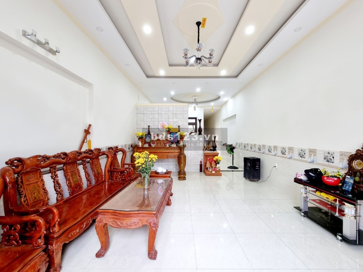 Bán căn nhà mái thái thổ cư hoàn công ngay cây xăng 26, DT 271m², giá giảm 6 tỷ