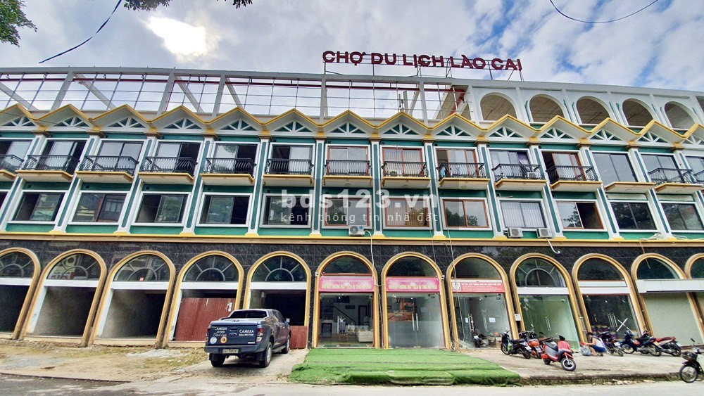 Gian hàng chợ du lịch Lào Cai, đã sở hữu 63 năm, hoạt động 24/7, giá chỉ 1xx triệu/kiot