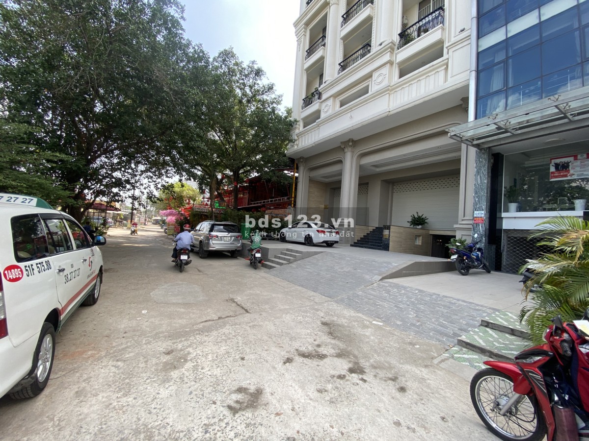 Bán nhà mặt tiền Nguyễn Văn Linh, Quận 7, LH 0948736966