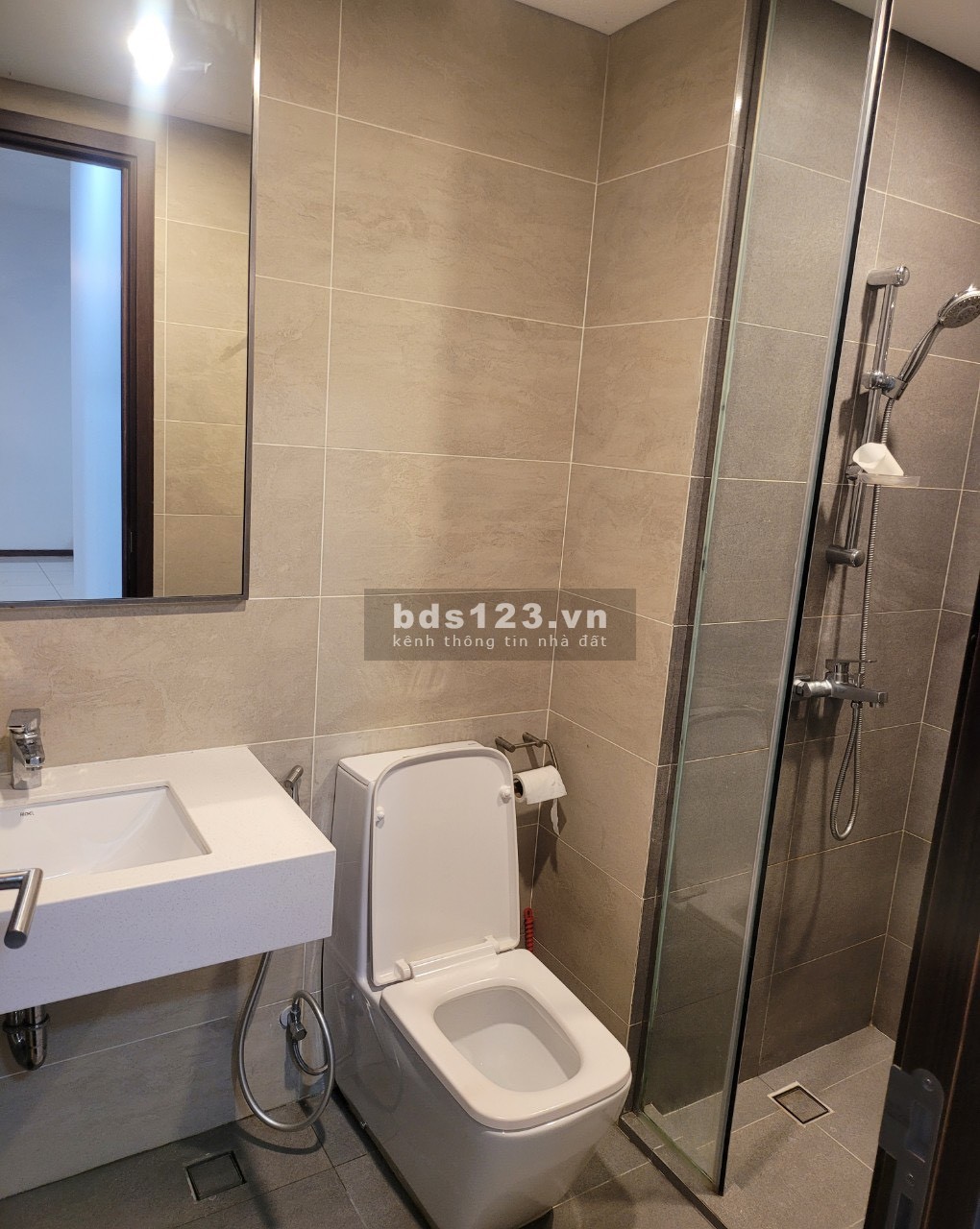 Cho thuê căn hộ mới có nội thất 2 phòng ngủ chung cư One Verandah