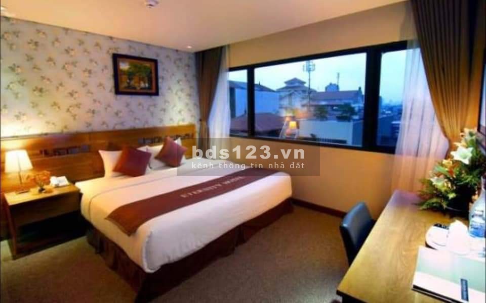 Bán nhà 3 tầng tại Nguyễn Đình Hoàn giá đẹp giá 6,8 tỷ, LH 0901986222