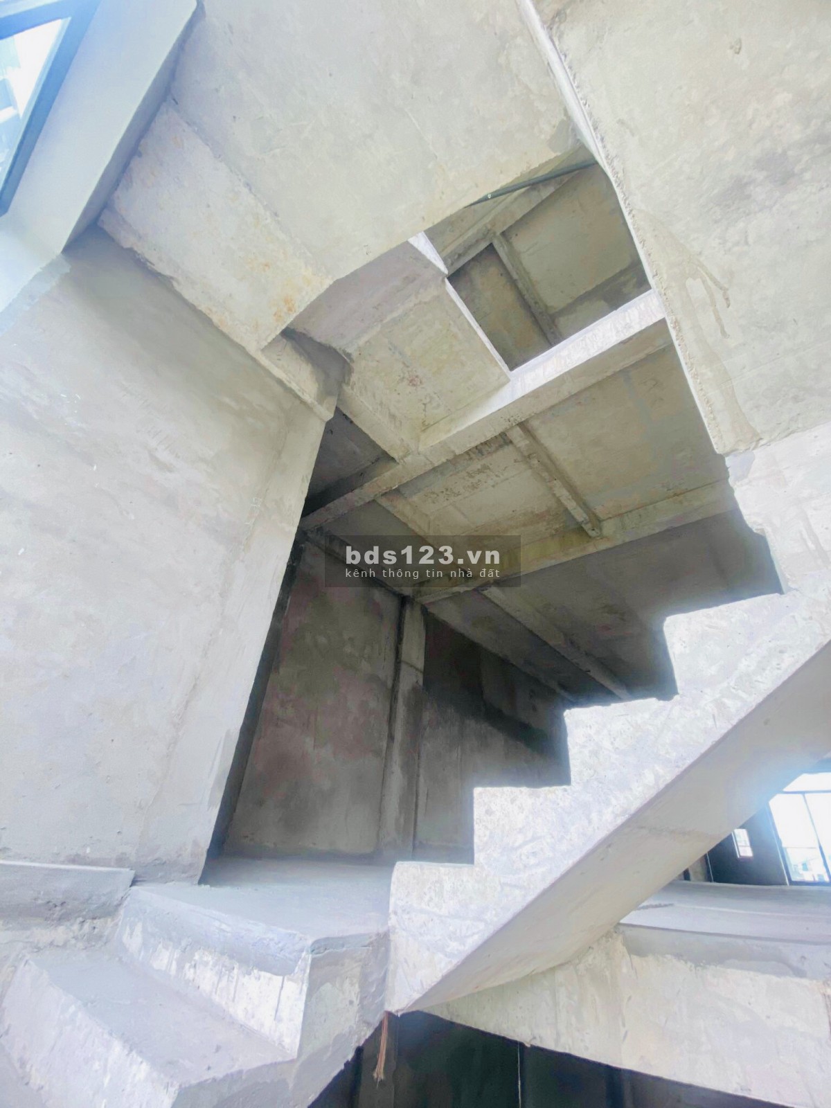 Nhà phố Precia Riveside mặt tiền Nguyễn Thị Định, 1 hầm, 1 trệt, 3 lầu đã có sổ