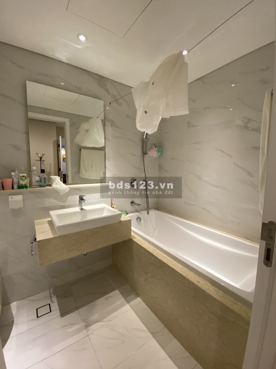 Đảo Kim Cương, cho thuê căn hộ 2PN, dt 90m2, giá 28 triệu/tháng, LH 0339744305 - Ms. Bích