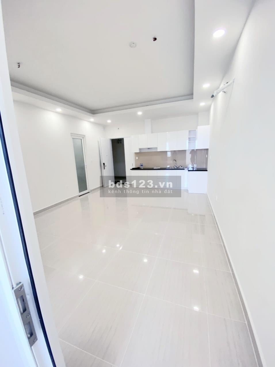 Cho thuê căn 1pn 1wc nhà trống 6.5 triệu/tháng.Lh: 0938308438.