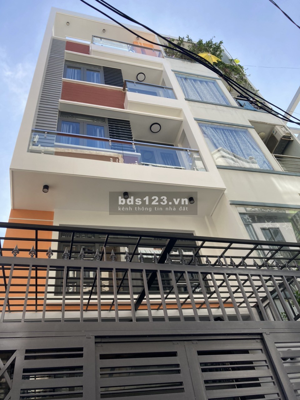 Cần bán gấp nhà 2 mặt tiền Phan Xích Long từ 25 tỷ giảm còn 19,5 tỷ