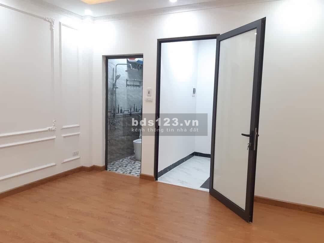 Bán nhà riêng phố Khâm Thiên, 3 PN, kinh doanh DT 33m², gần phố, 4,4 tỷ