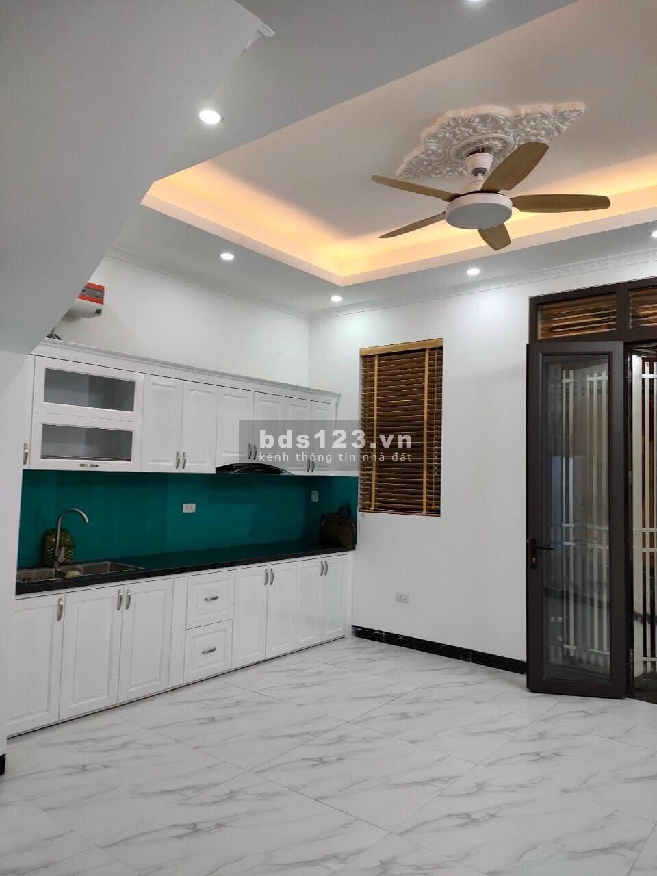 Bán nhà riêng phố Khâm Thiên, 3 PN, kinh doanh DT 33m², gần phố, 4,4 tỷ