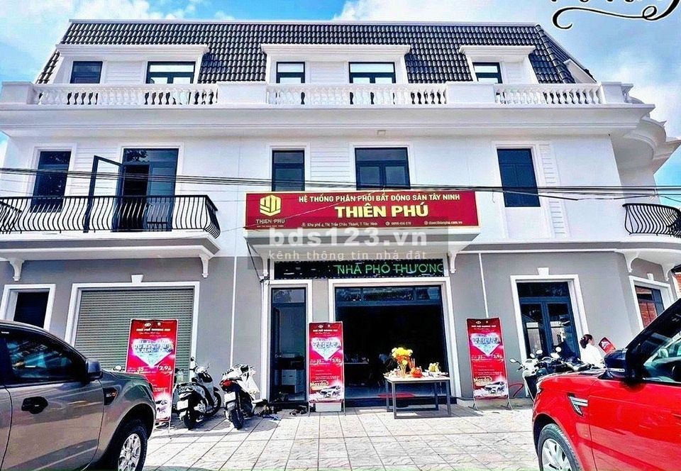 Bán nhà phố xây sẵn có 1 trệt 2 lầu, sổ hồng riêng, đầy đủ thổ cư