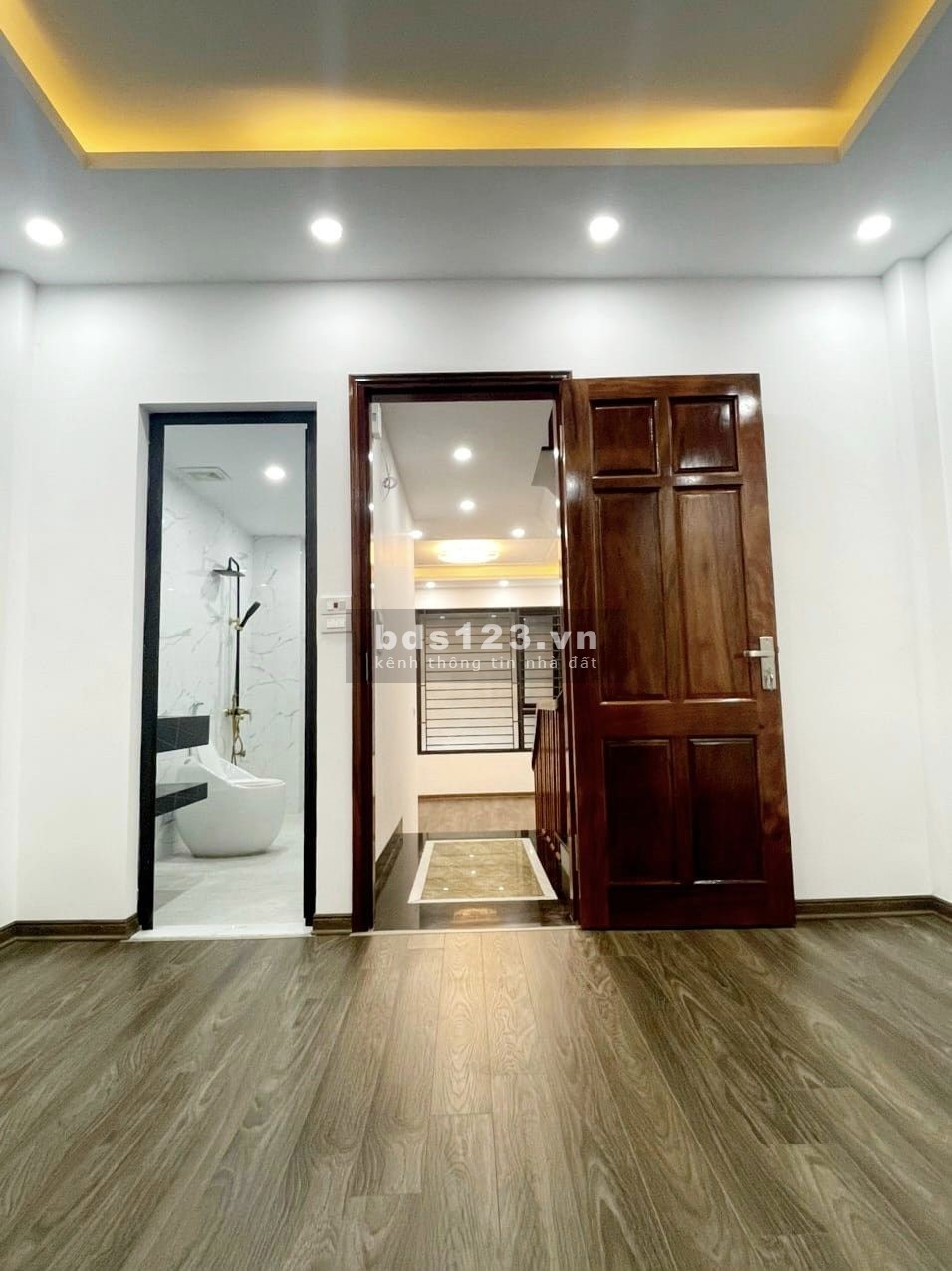 Bán nhà riêng phố Lê Lợi, ô tô tránh kinh doanh, tặng toàn bộ nội thất, DT 40m², giá 6,3 tỷ