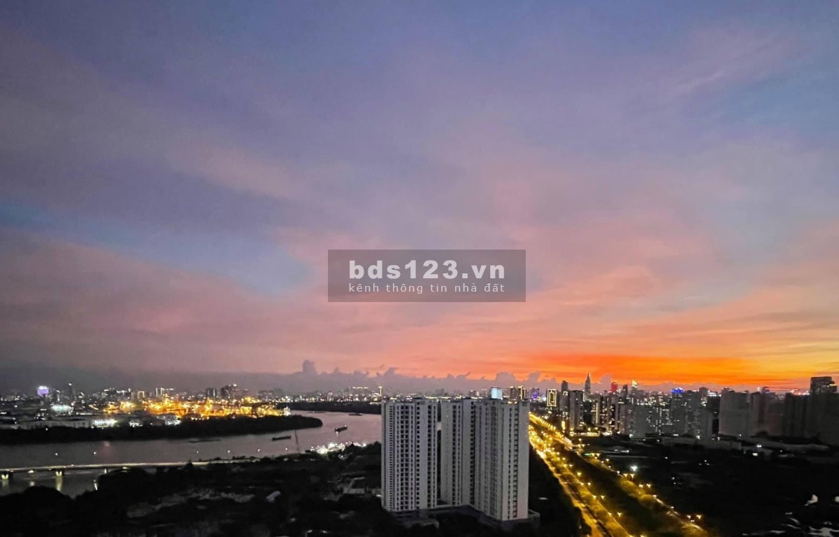 Kẹt tài chính cần bán gấp căn 3PN The Sun Avenue đầy đủ nội thất. Giá 5.3 tỷ.LH: 0901.858.818 Mr Hải