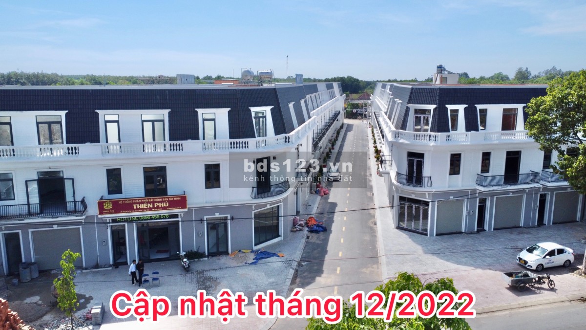 Bán nhà phố xây sẵn có 1 trệt 2 lầu, sổ hồng riêng, đầy đủ thổ cư