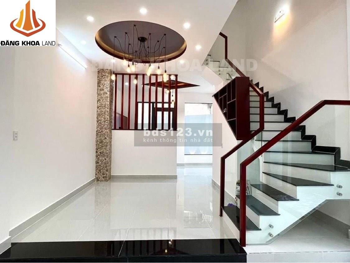 Bán nhà 1 mặt tiền đường phường Bình Thọ, vip nhất Thủ Đức sát Vincom kinh doanh khá tốt
