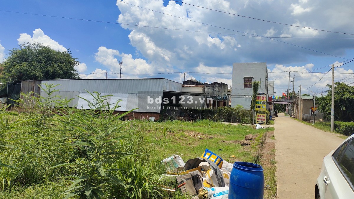 Bán lô đất ngộp ngay khu công nghiệp, giá tốt, sổ hồng sẵn