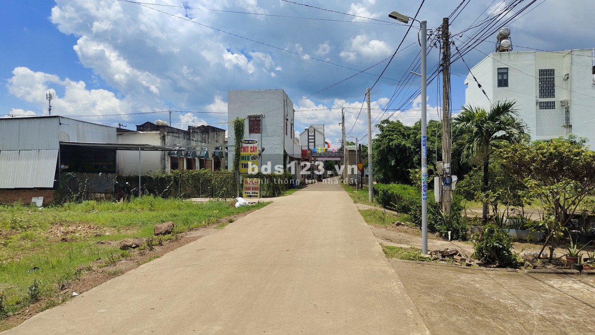 Bán lô đất ngộp ngay khu công nghiệp, giá tốt, sổ hồng sẵn