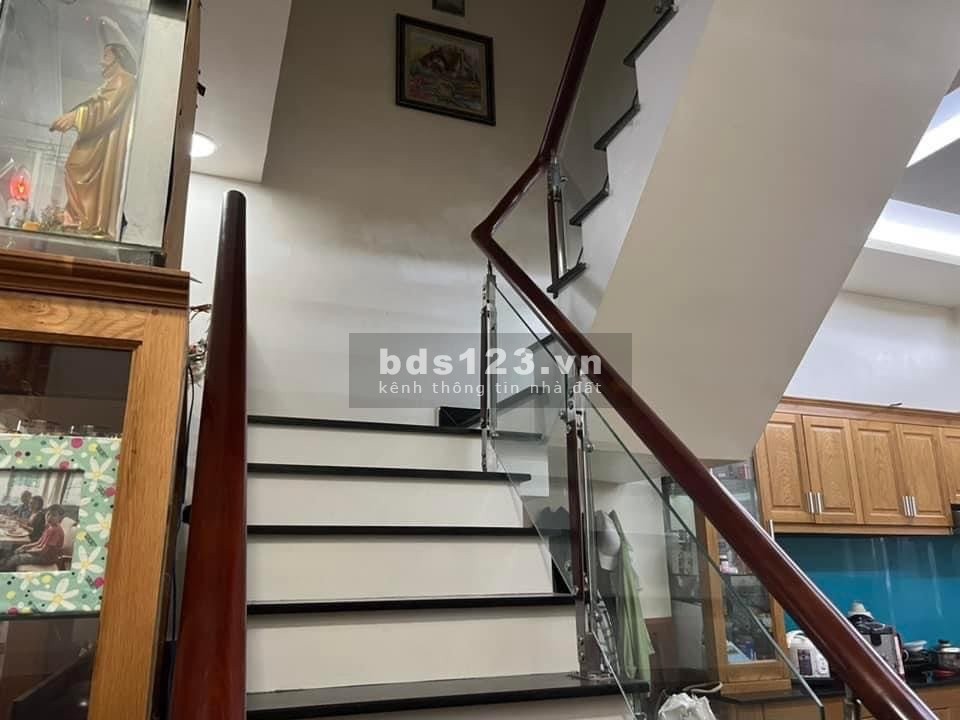 Biệt thự trung tâm phố Tây Thảo Điền hẻm xe hơi tránh dt 120m2 chỉ 16.5 tỷ có thể thương lượng